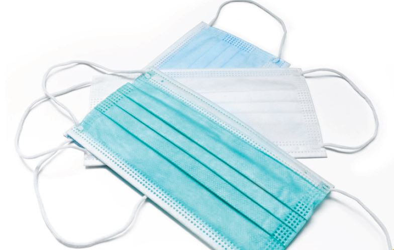Masca chirurgicala din material netesut cu benzi elastice  cu trei straturi  OPERO  50 buc/ set